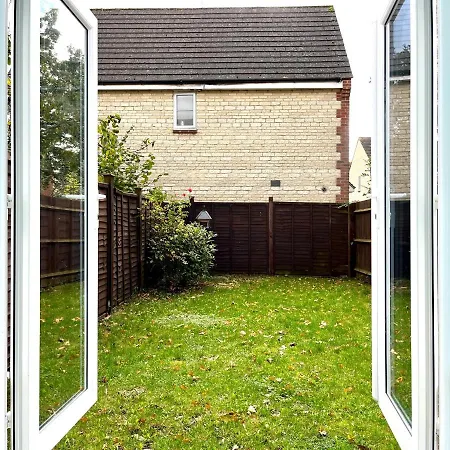 Comfortable 3 Bedroomed House In Bicester Exterior photo