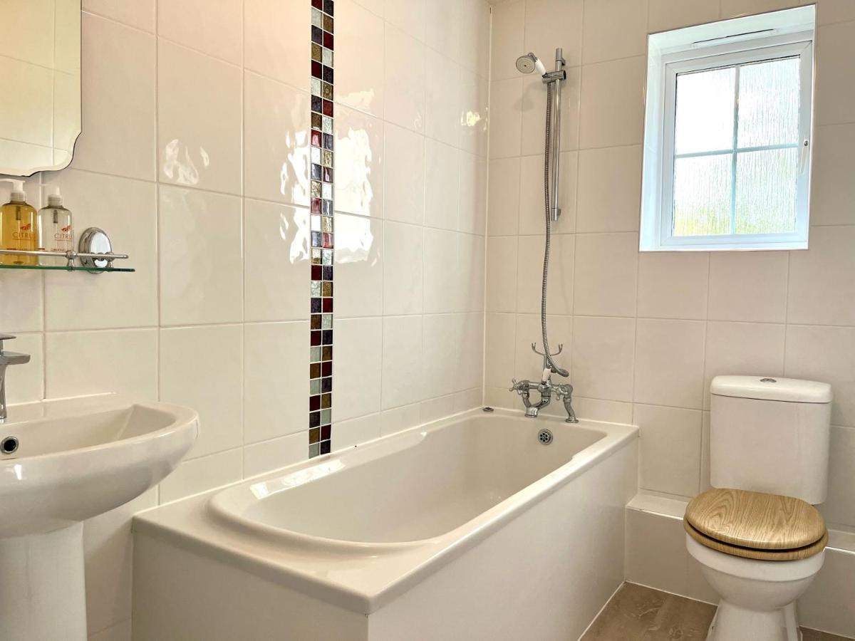 Holiday home Comfortable 3 Bedroomed House In