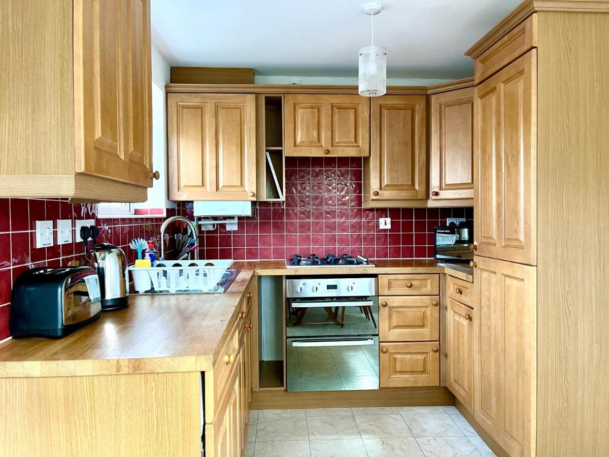 Comfortable 3 Bedroomed House In Holiday home *
