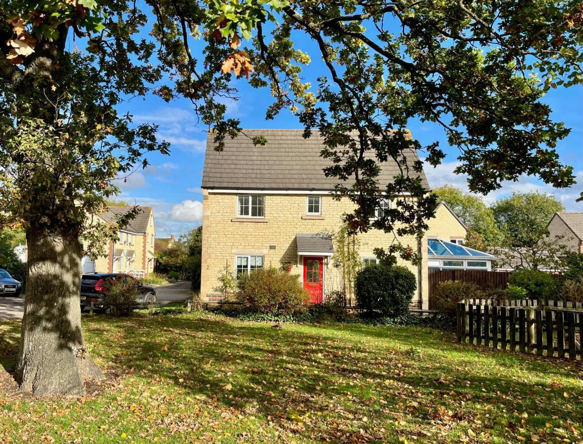 Comfortable 3 Bedroomed House In * Bicester
