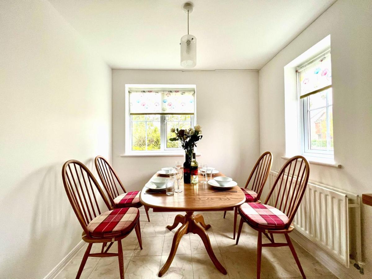 Comfortable 3 Bedroomed House In Holiday home Bicester
