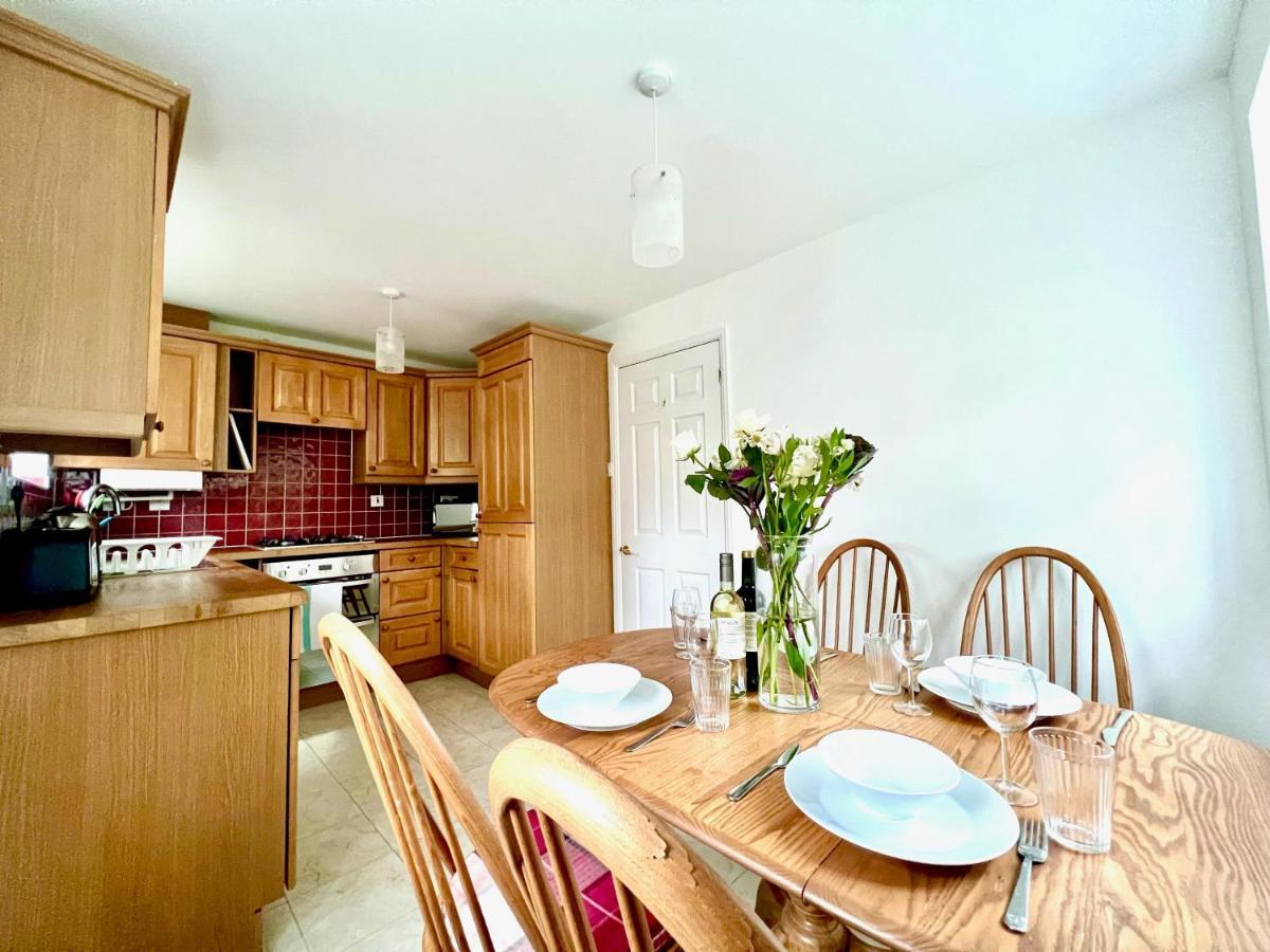 Comfortable 3 Bedroomed House In * Bicester