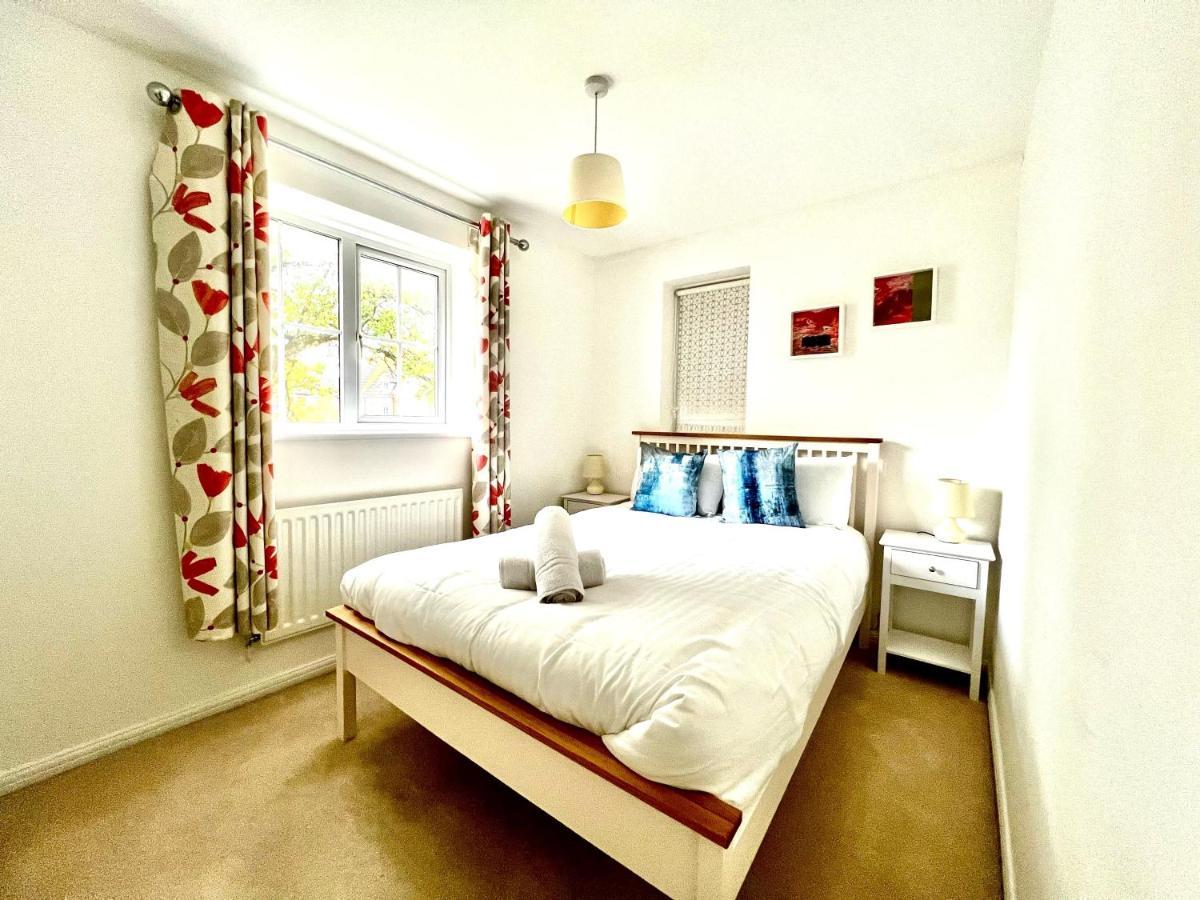 Comfortable 3 Bedroomed House In * Bicester