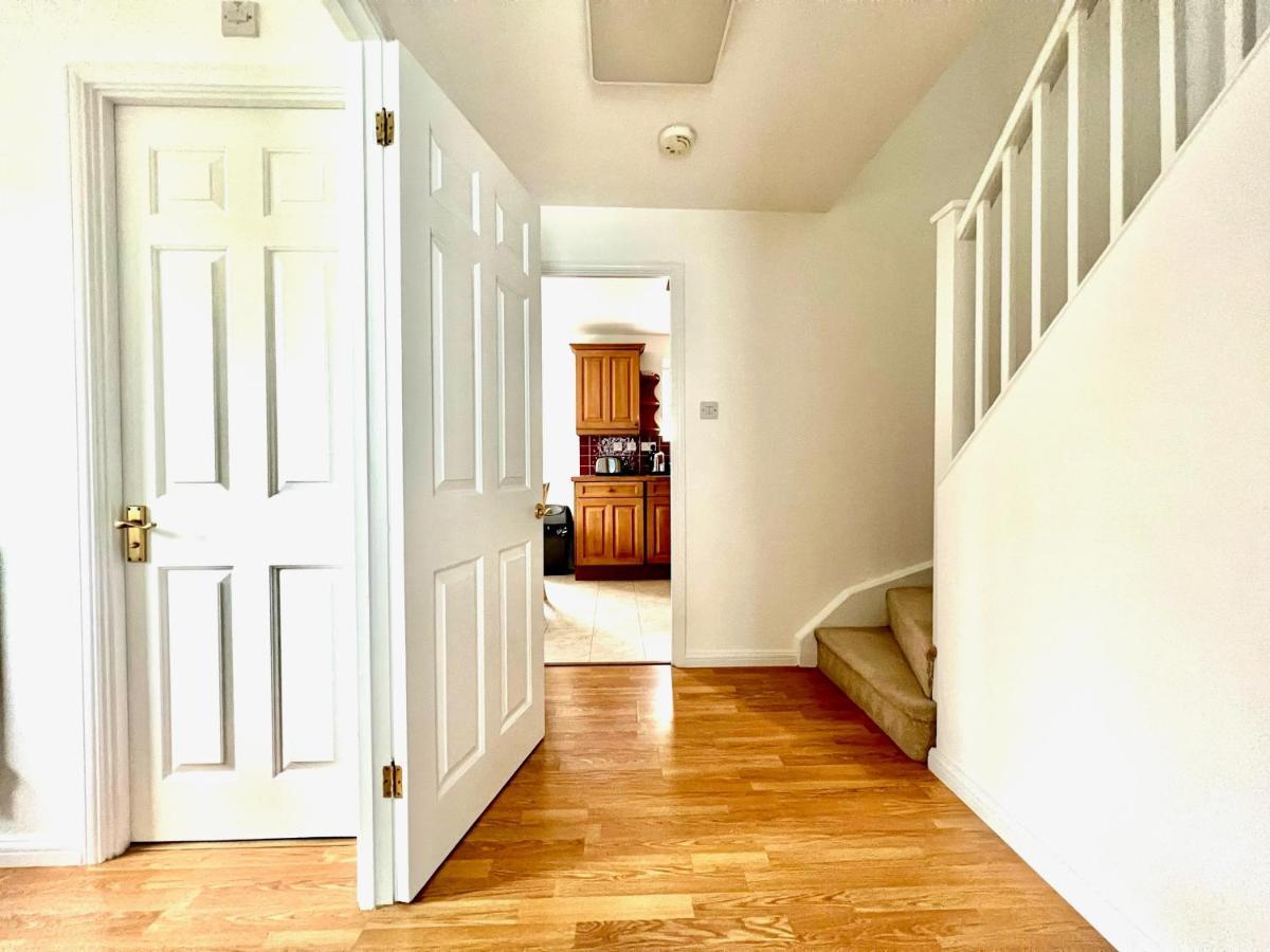 Comfortable 3 Bedroomed House In * Bicester