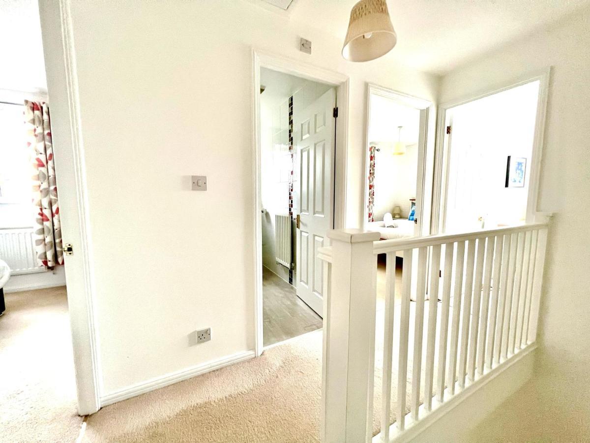 Comfortable 3 Bedroomed House In Holiday home Bicester